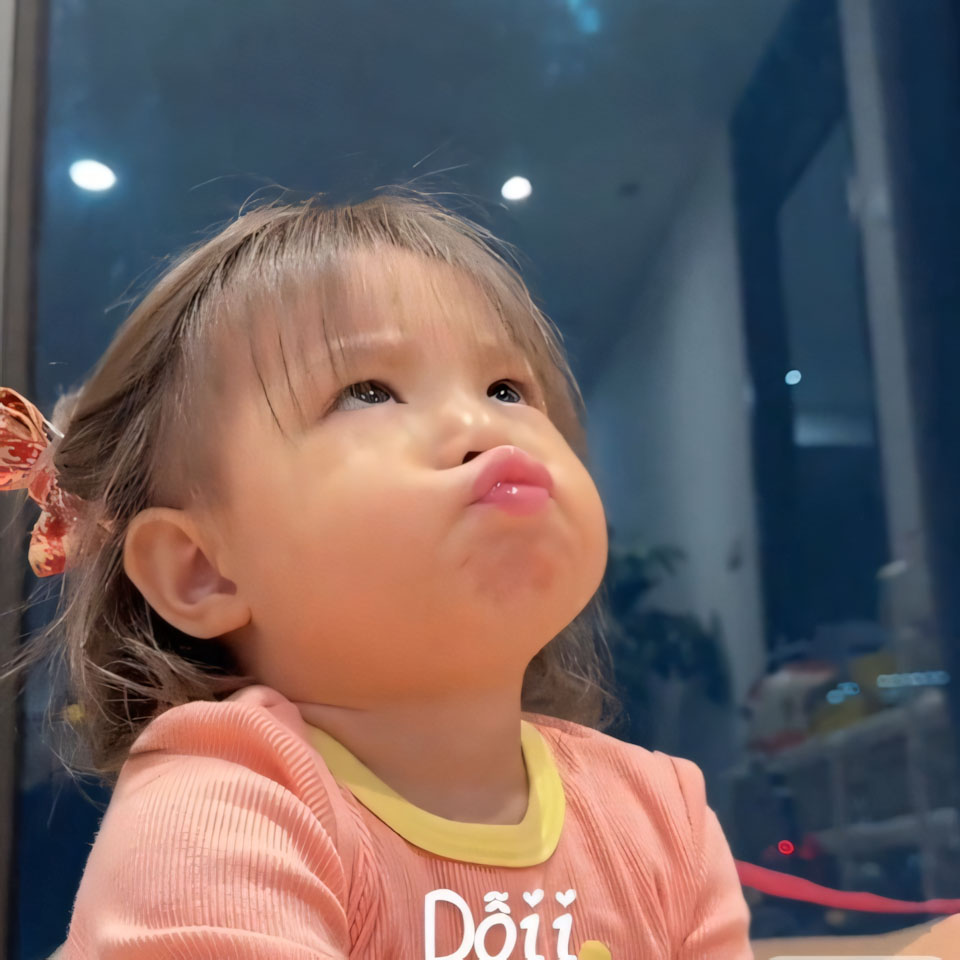 anh meme em be khoc cute 960px 960px avatar 7