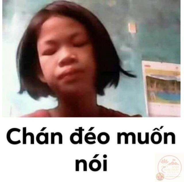 meme bĩu môi chán