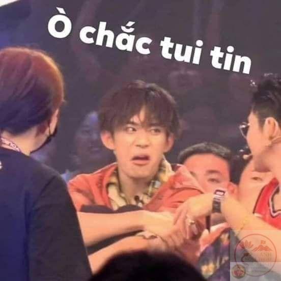meme bĩu môi không tin