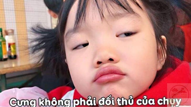 meme bĩu môi khinh bỉ