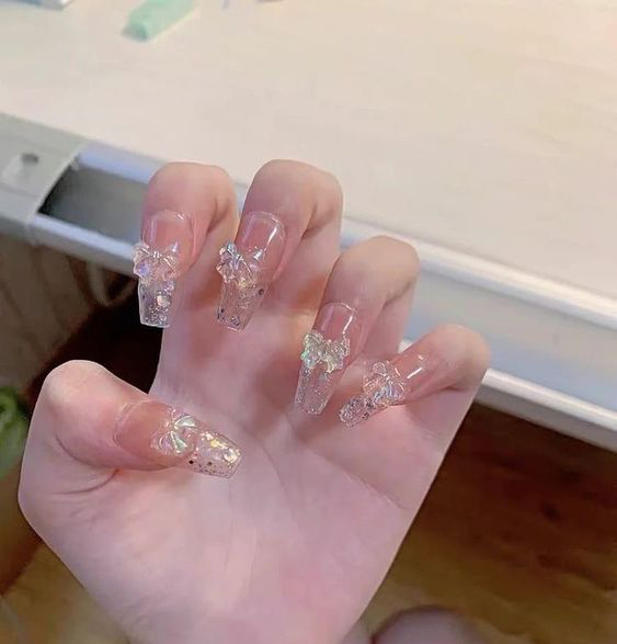 Kiểu nail móng ngắn vừa nhẹ nhàng vừa phù hợp để đi học, đi làm hay đi chơi