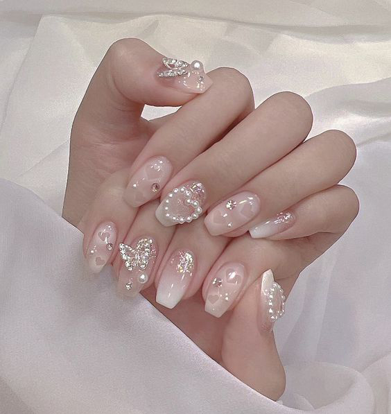 Kỹ thuật sơn ombre giúp móng tay trở nên nhẹ nhàng thanh thoát hơn