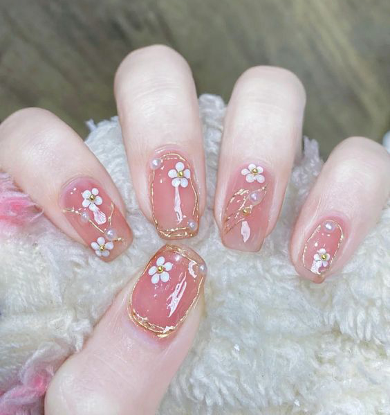 Màu sơn thạch trong kết hợp viền trắng tạo nên mẫu nail đẹp nhẹ nhàng