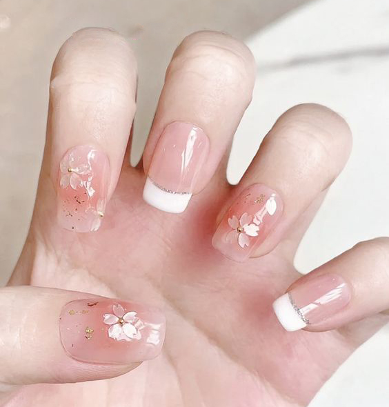Nail tráng gương ngọc trai - mẫu nail đơn giản nhẹ nhàng