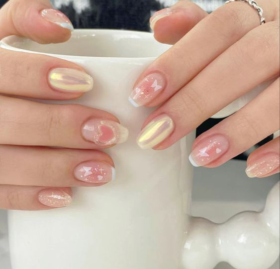 Nail đính ngọc trai mang vẻ đẹp nhẹ nhàng sang chảnh