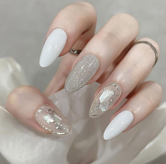 Nail vẽ hoa mang lại vẻ đẹp nhẹ nhàng, nữ tính 