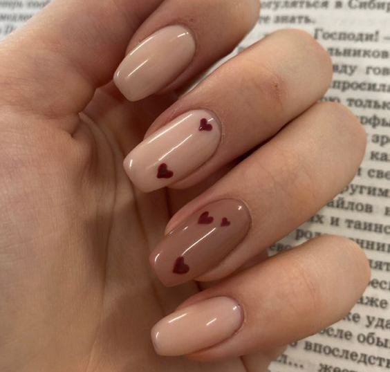 Chị em không nên bỏ qua kiểu móng tay màu nude sơn kim tuyến