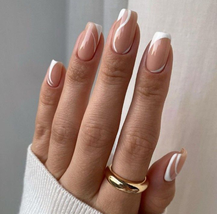 Nail sơn màu nude phong cách Hàn