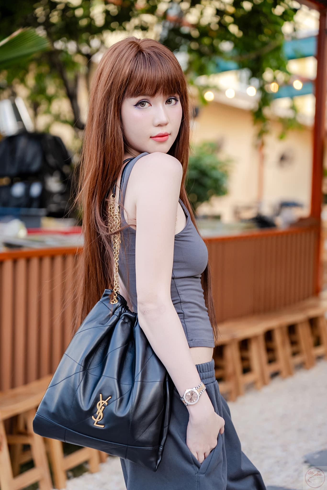 Ngọc Trinh gần gũi hơn khi xuất hiện với hình ảnh mộc mạc giản đơn