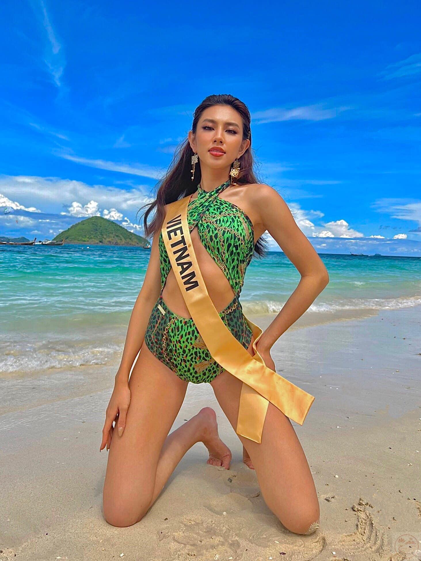 Thùy Tiên bikini