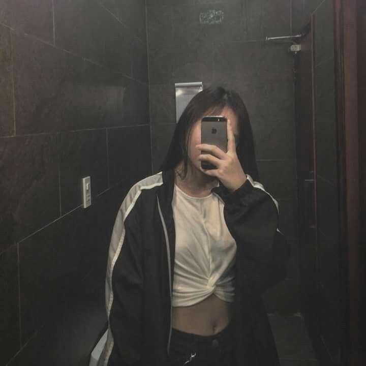 Hình ảnh chụp trước gương nữ tóc dài cute cực đẹp