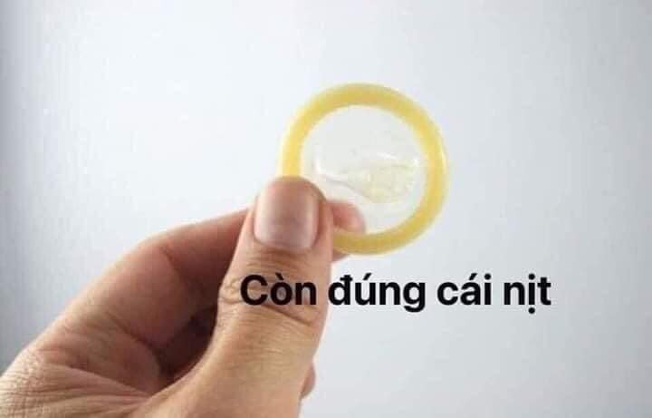 Meme "còn cái nịt" với phong cách ảnh chế đặc trưng