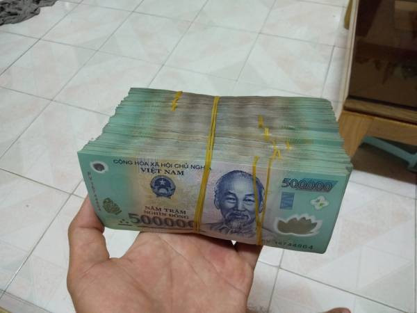 Hình ảnh minh họa ý nghĩa "còn cái nịt" khi mất đi mọi thứ