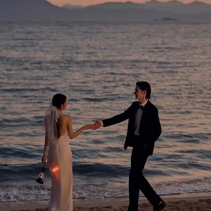 Bình yên là khi ở cạnh người, giữa biển
