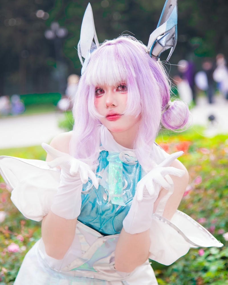 Cosplay liên quân trang phục tiệc bãi biển cầm súng nước