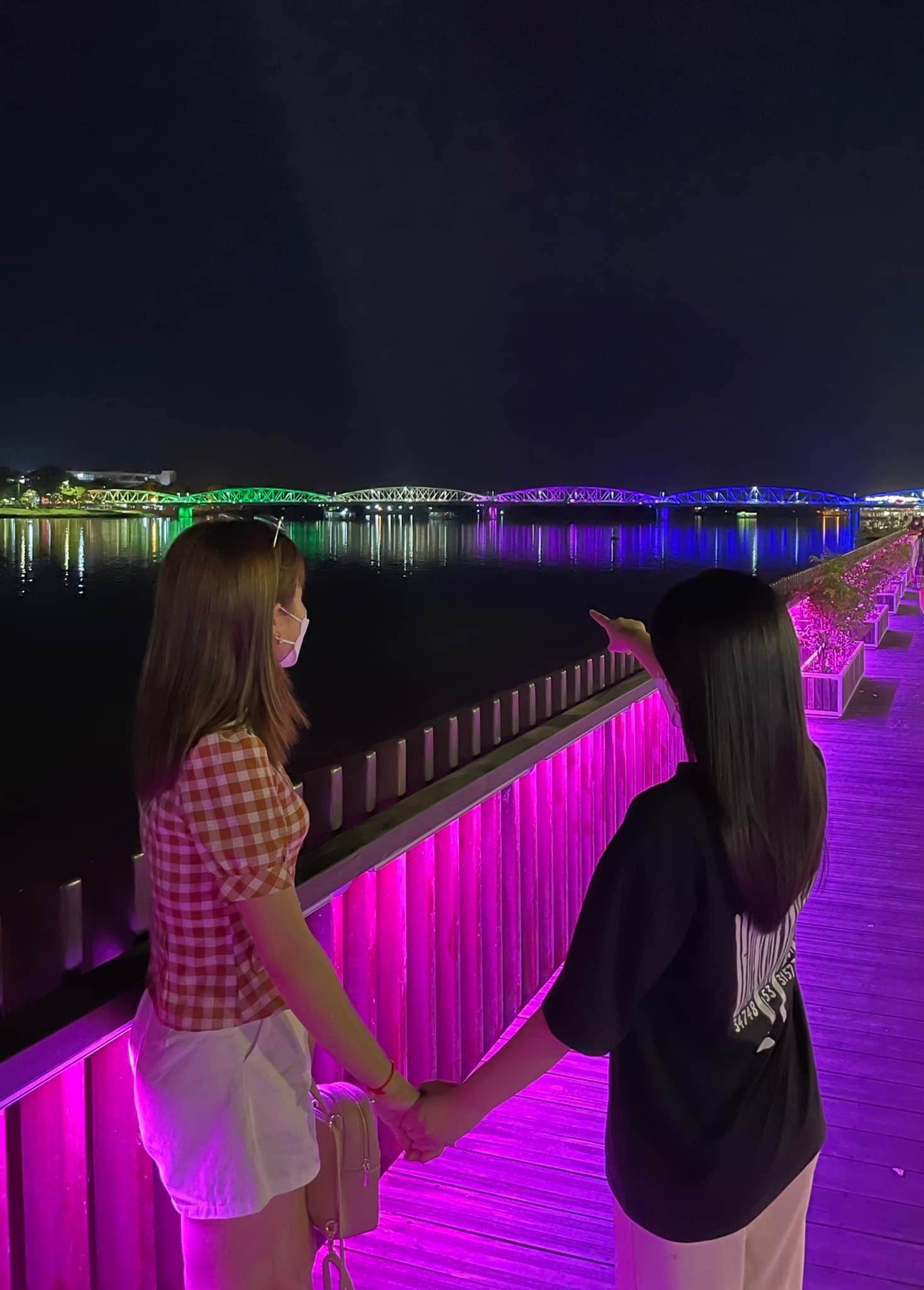 Nơi chỉ cần đưa máy lên, cô gái sẽ có ngay ảnh đẹp - 16