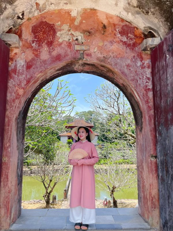 Nơi chỉ cần đưa máy lên, cô gái sẽ có ngay ảnh đẹp