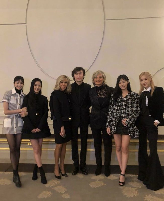 Lisa (BlackPink) đăng ảnh bên Neymar khiến fan 'phát sốt'
