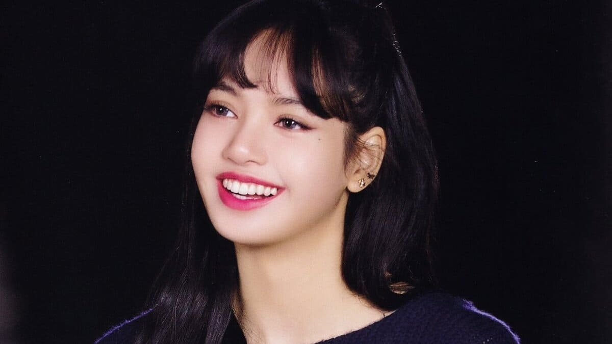 Lisa trong bức ảnh lisa cute, thể hiện phong cách thời trang ấn tượng