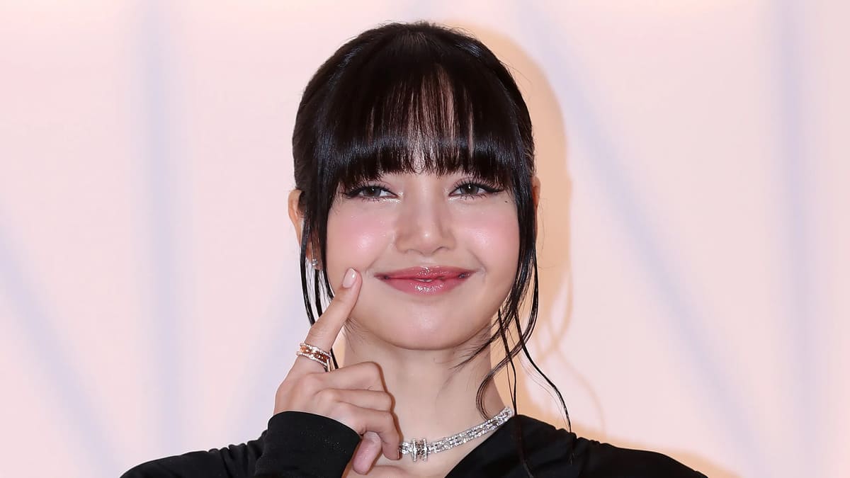 Lisa trong ảnh lisa cute, tươi tắn và duyên dáng