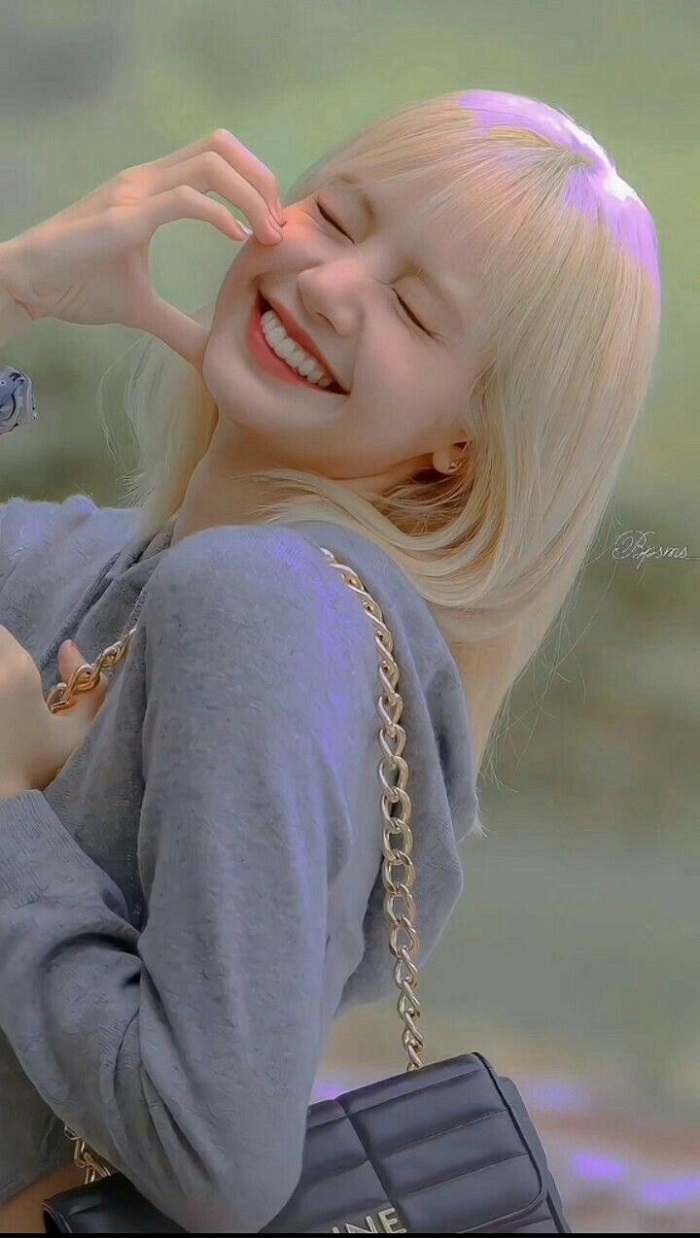 Lisa xinh đẹp với ảnh lisa cute, phong cách thời trang ấn tượng