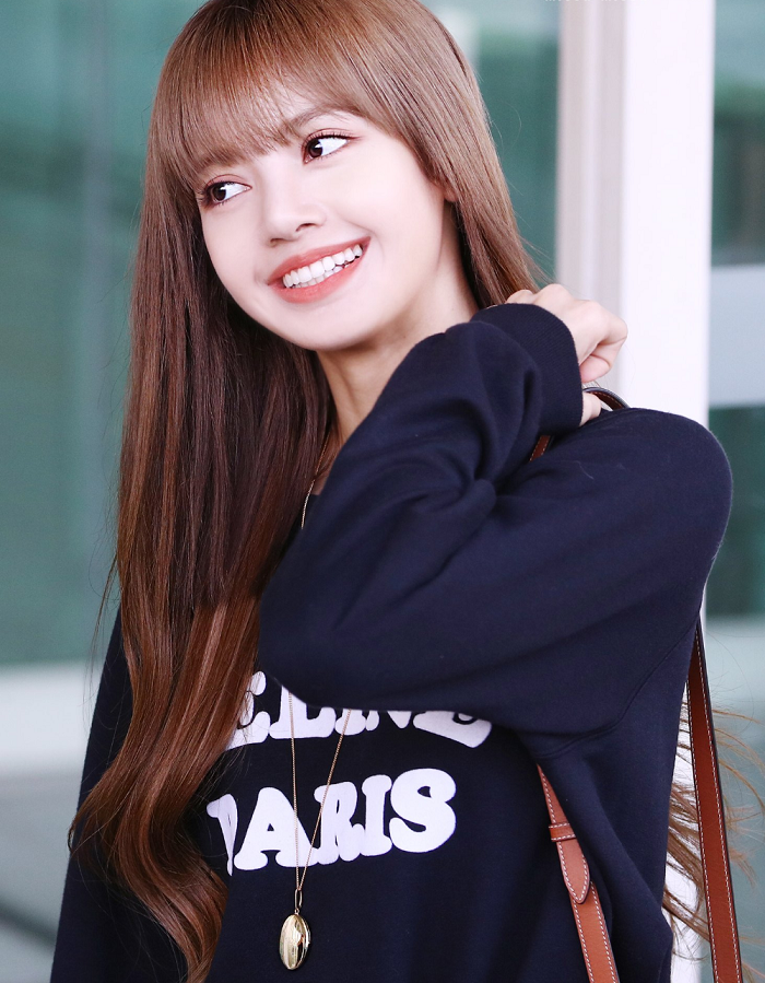Ảnh Lisa cute, rạng rỡ và xinh đẹp