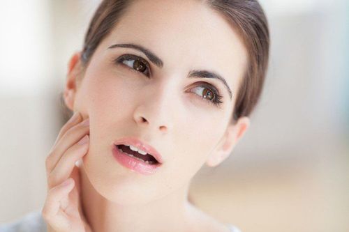 Đau 1 bên hàm: 6 nguyên nhân, mẹo giảm đau, khám khi nào?