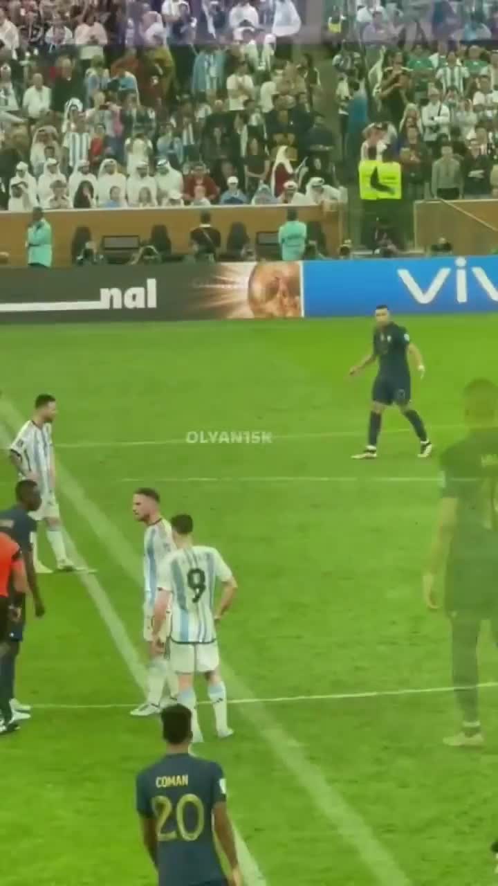 Thay vì Ronaldo, Mbappe mới là đối thủ xứng tầm của Messi trong