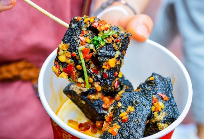 "Cổng Trời Phượng Hoàng Cổ Trấn" và những hiểu nhầm hài hước