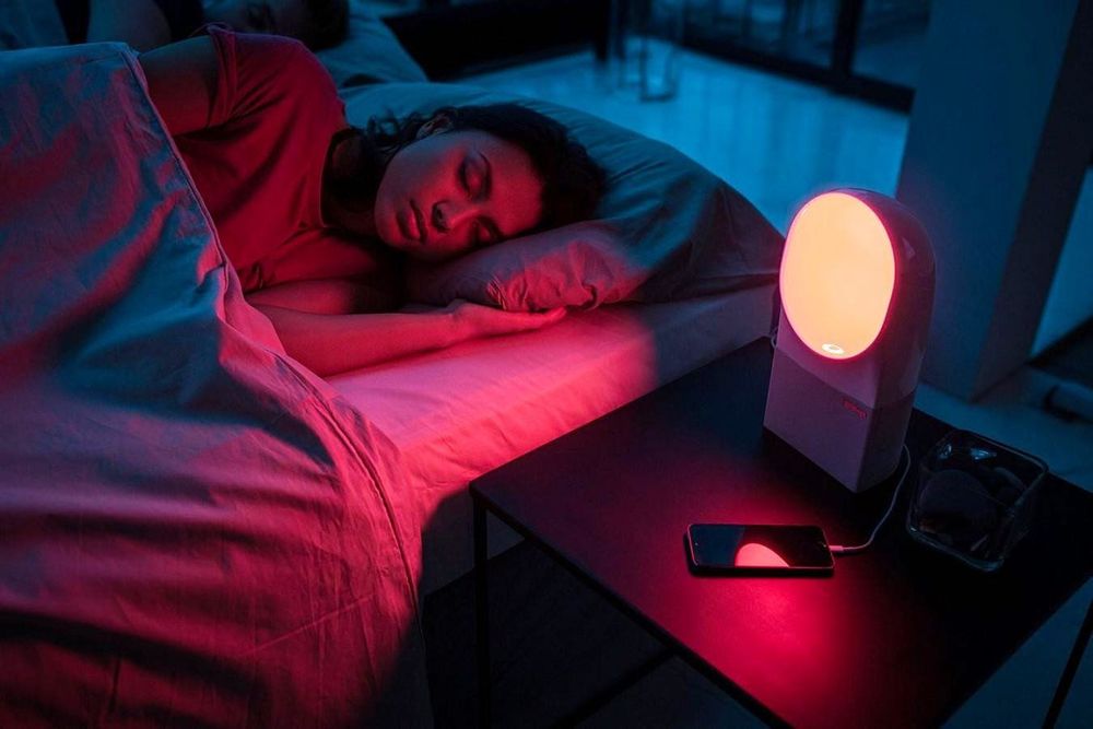 Ánh sáng đỏ vào ban đêm ảnh hưởng thế nào đến giấc ngủ và thị lực của bạn?