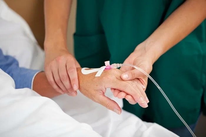 Ảnh truyền dịch nước biển chuyên nghiệp