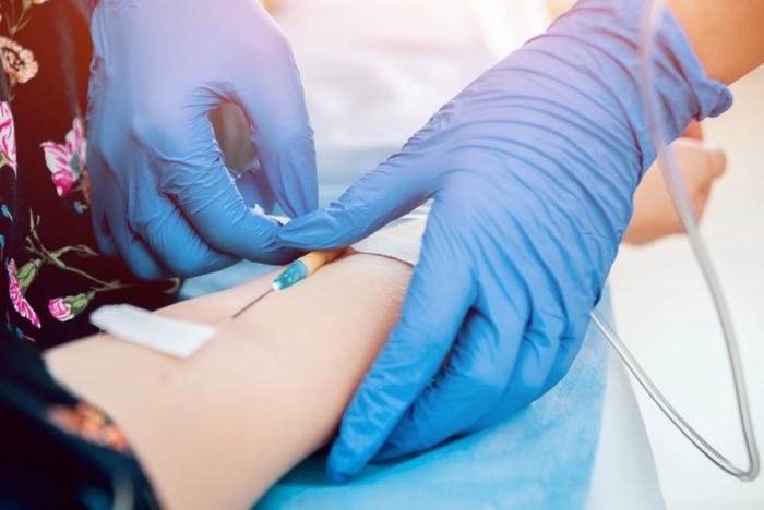 Hình ảnh truyền nước biển phục hồi thể lực