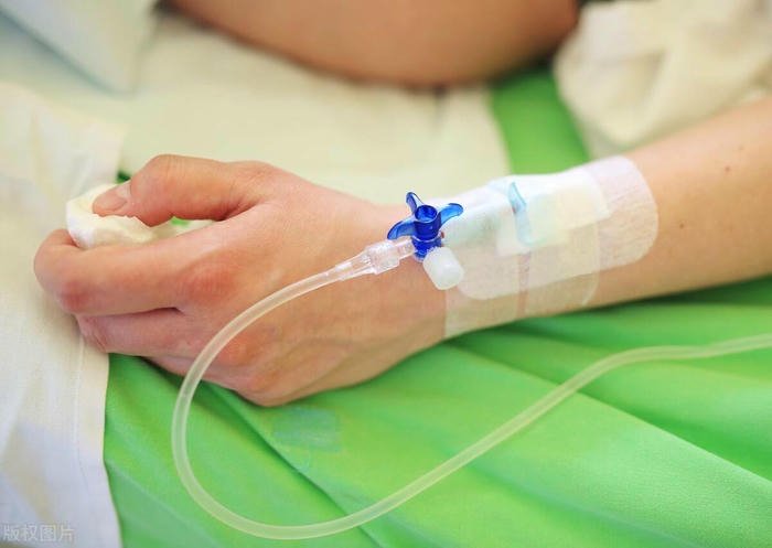 Ảnh truyền nước biển phục hồi sức khỏe