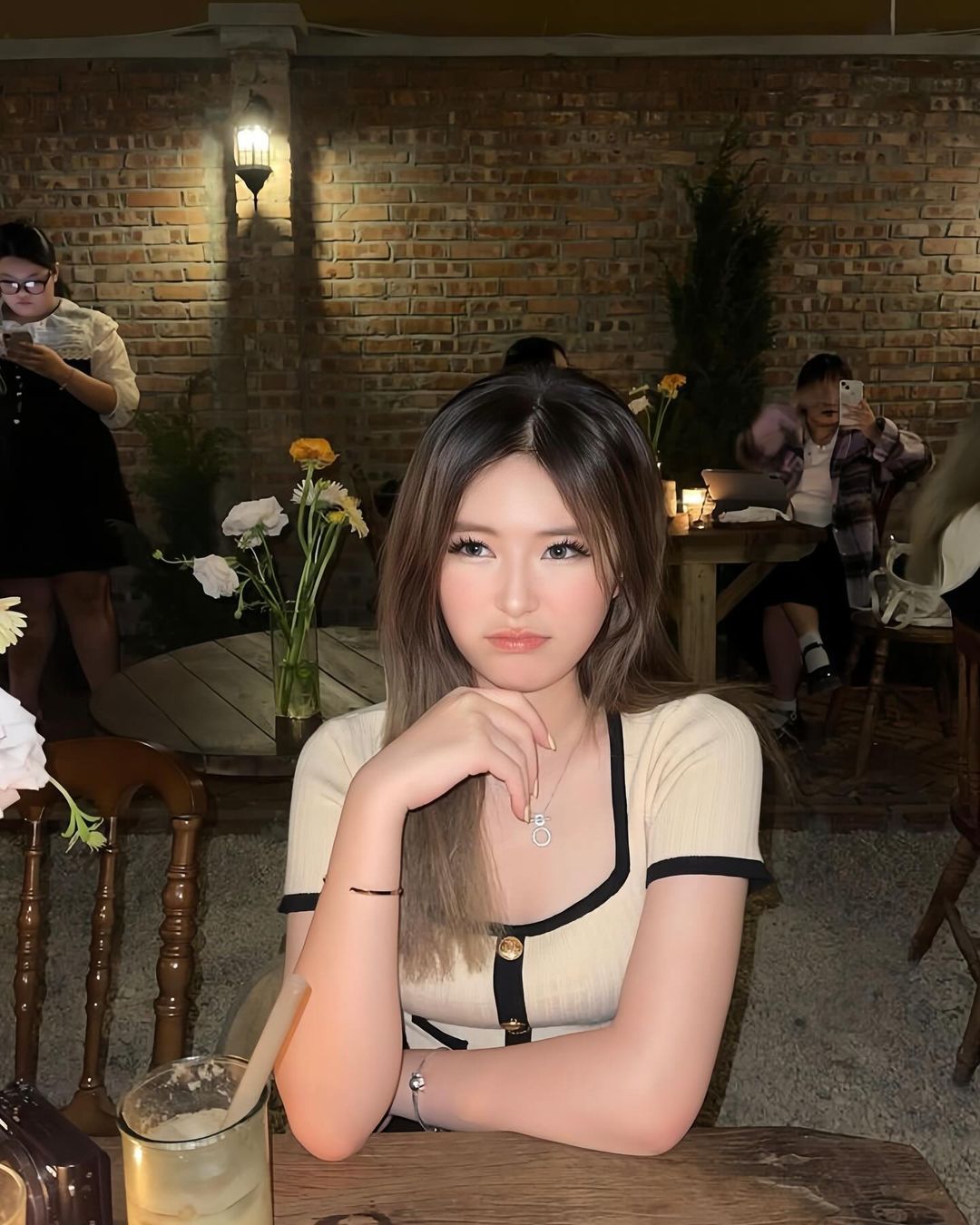 tingoan.store thiết kế áo cổ vuông tay ngắn
