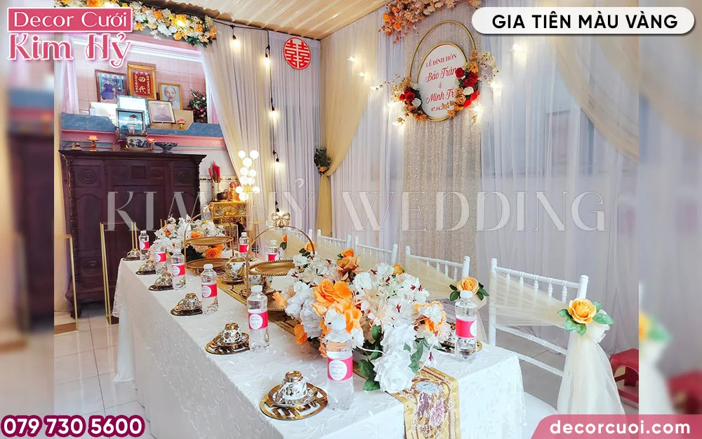 Trang trí gia tiên màu vàng cho lễ đính hôn