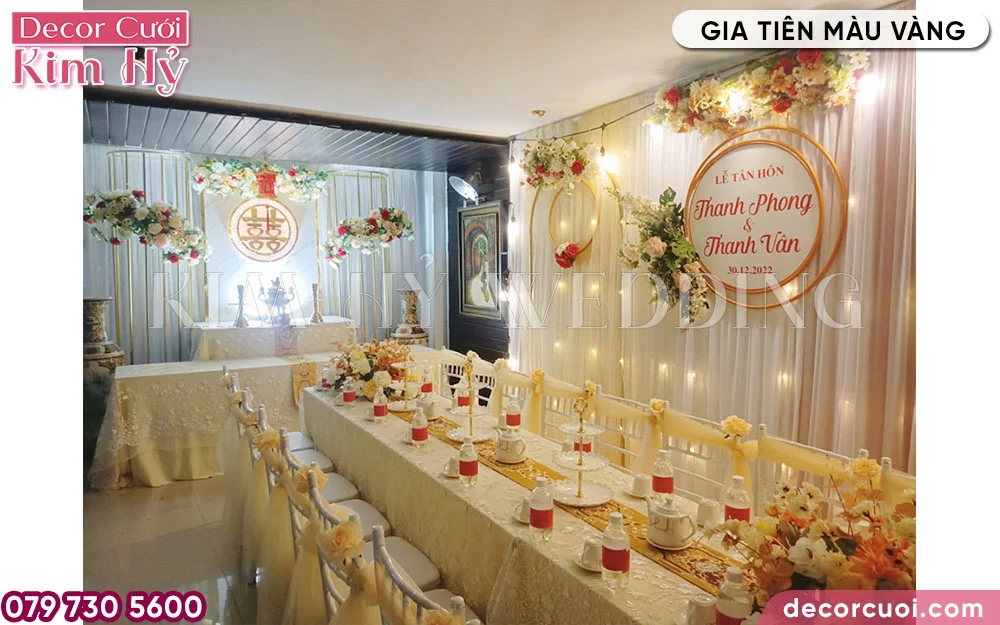 Lễ gia tiên trang trí màu vàng bắt mắt