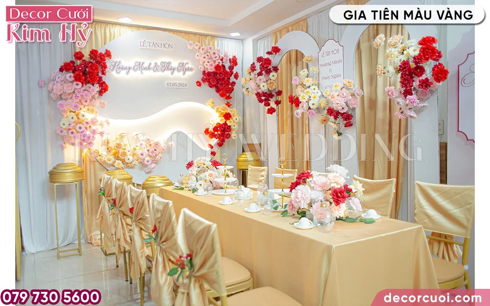 Trang trí gia tiên màu vàng bảng tên chữ LED hiện đại