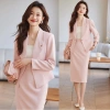 Áo blazer hồng nữ: Khi sự chuyên nghiệp lại trở thành rào cản trong việc phối cùng váy thường ngày