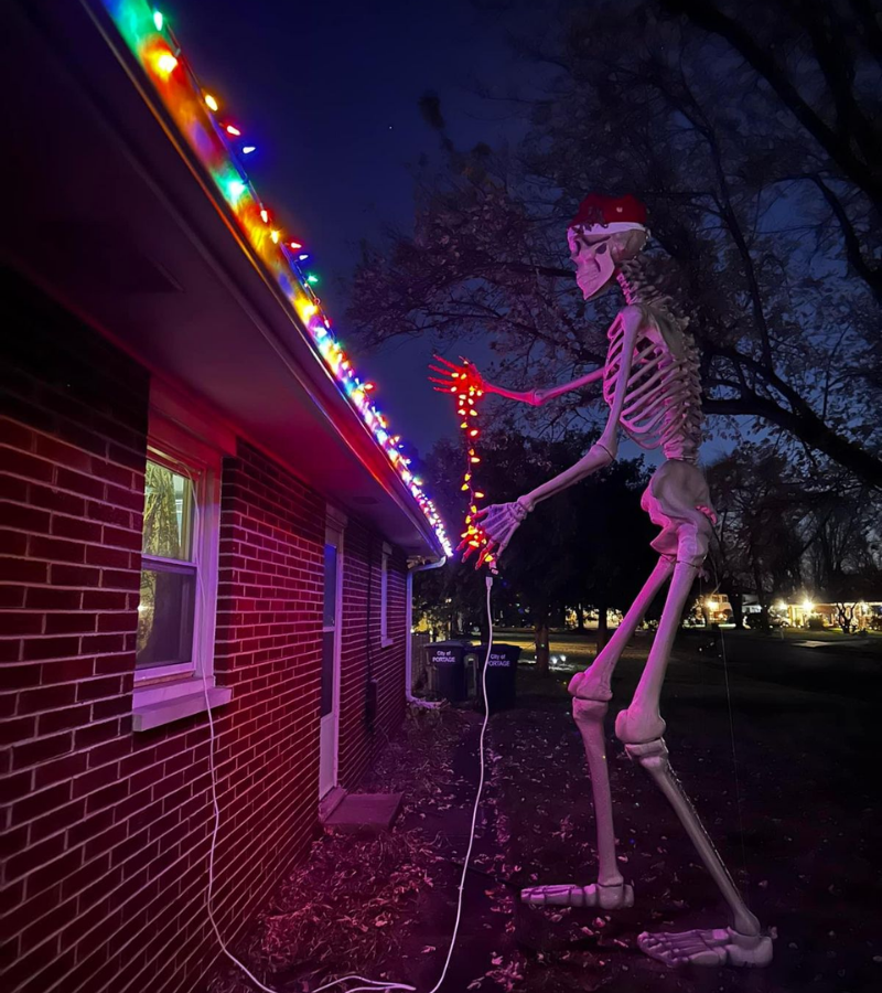 Skeleton trang trí đèn