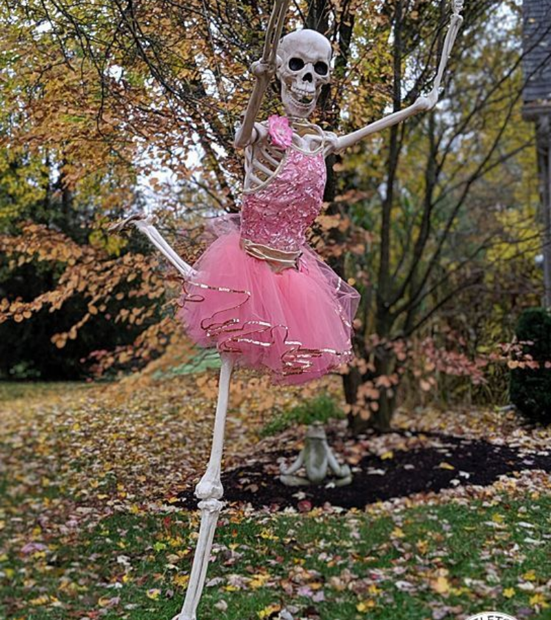 Skeleton múa ballet