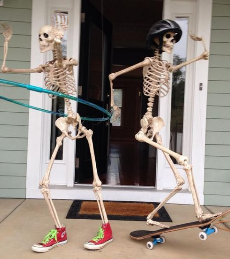 Skeleton lắc vòng trượt ván
