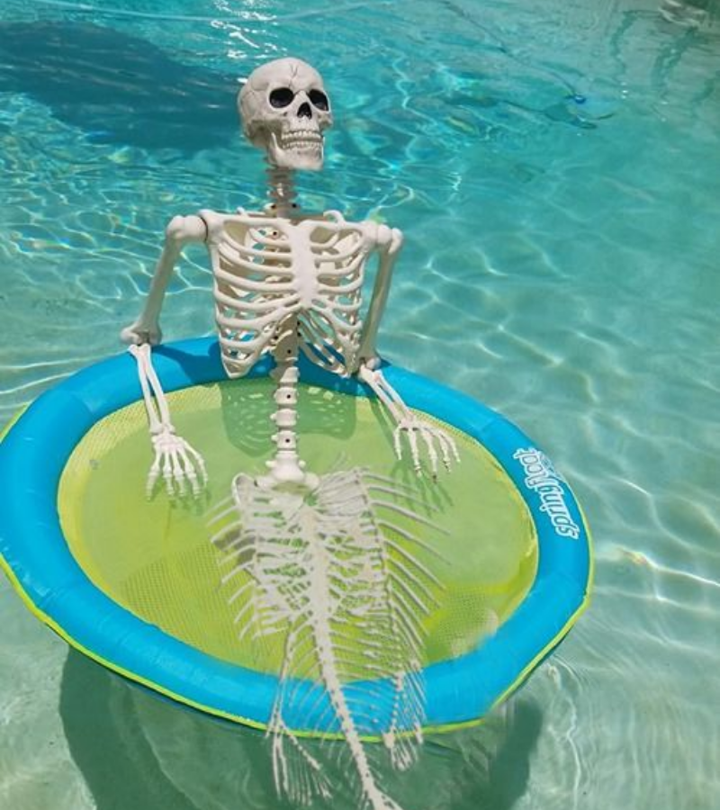 Skeleton bể bơi