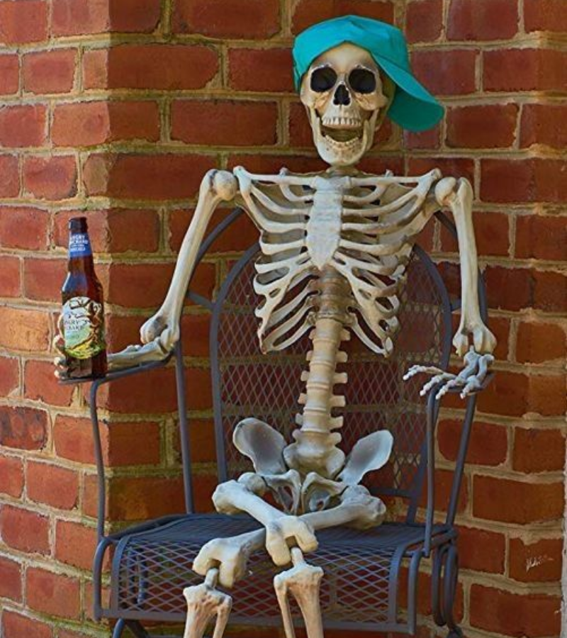 Skeleton nhâm nhi bia