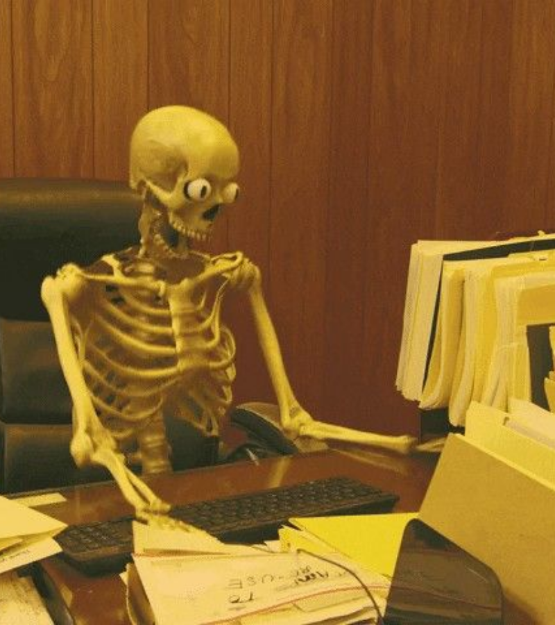 Skeleton làm việc hài hước