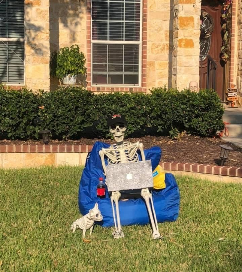Skeleton làm việc chăm