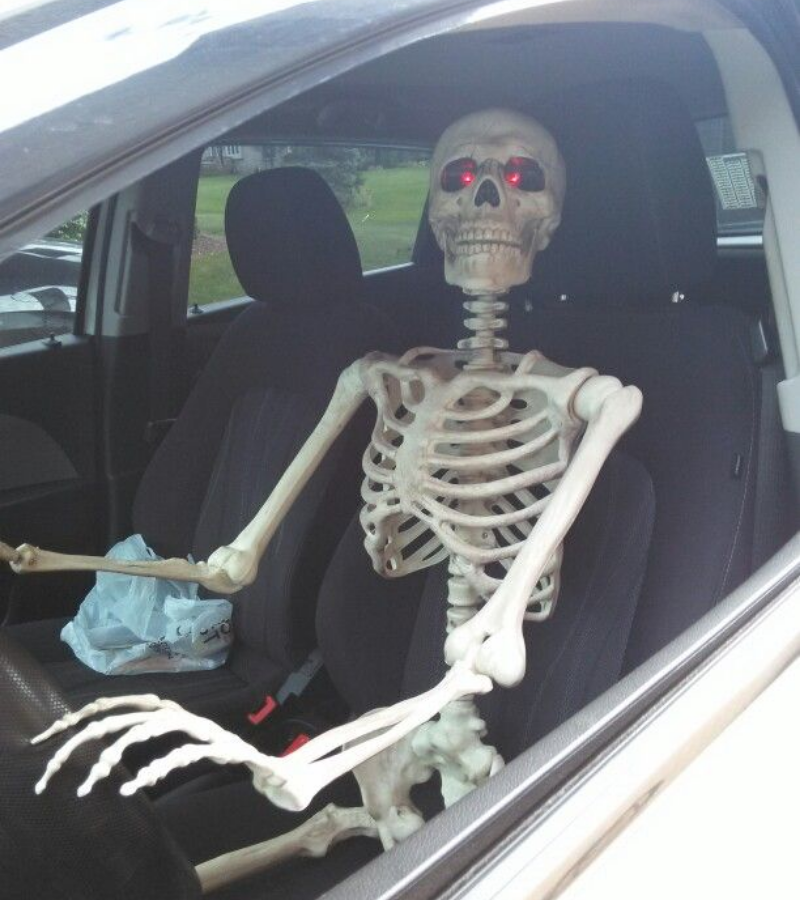 Skeleton chờ đèn đỏ