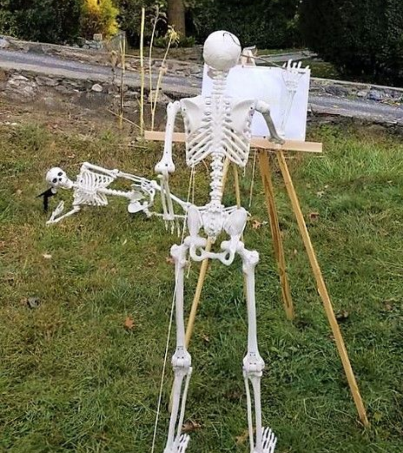 Skeleton vẽ tranh