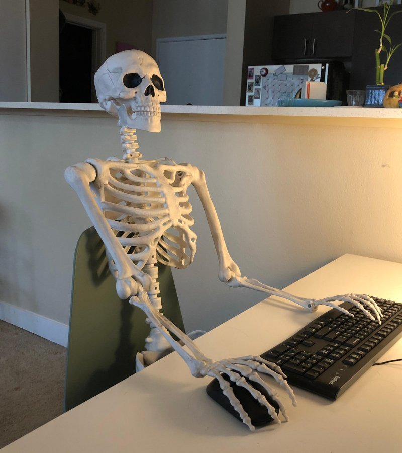 Skeleton trông ngóng