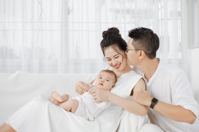chup anh gia dinh 3 nguoi dep