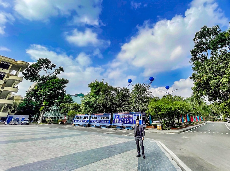 Ngoài ra, những thí sinh trên được ưu tiên tuyển chọn đi học các chương trình du học nước ngoài theo học bổng của chính phủ Việt Nam, các chương trình đào tạo chất lượng cao và các chương trình liên kết với nước ngoài để có thể nhận 2 bằng tốt nghiệp đại học (01 do trường Đại học Thương mại cấp và 01 do trường đại học nước ngoài cấp).